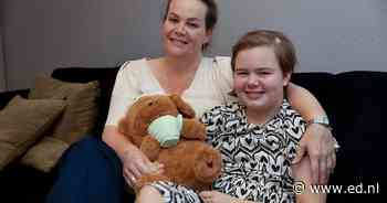 Elke nacht heeft Emmy (13) aanvallen; samen met moeder Joyce wandelt ze voor een epilepsiemedicijn