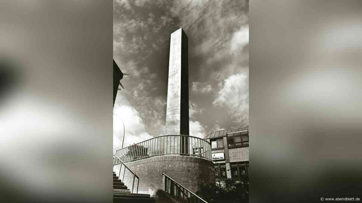 Zwölf Meter hoch: Warum Harburgs Faschismus-Mahnmal im Boden versank