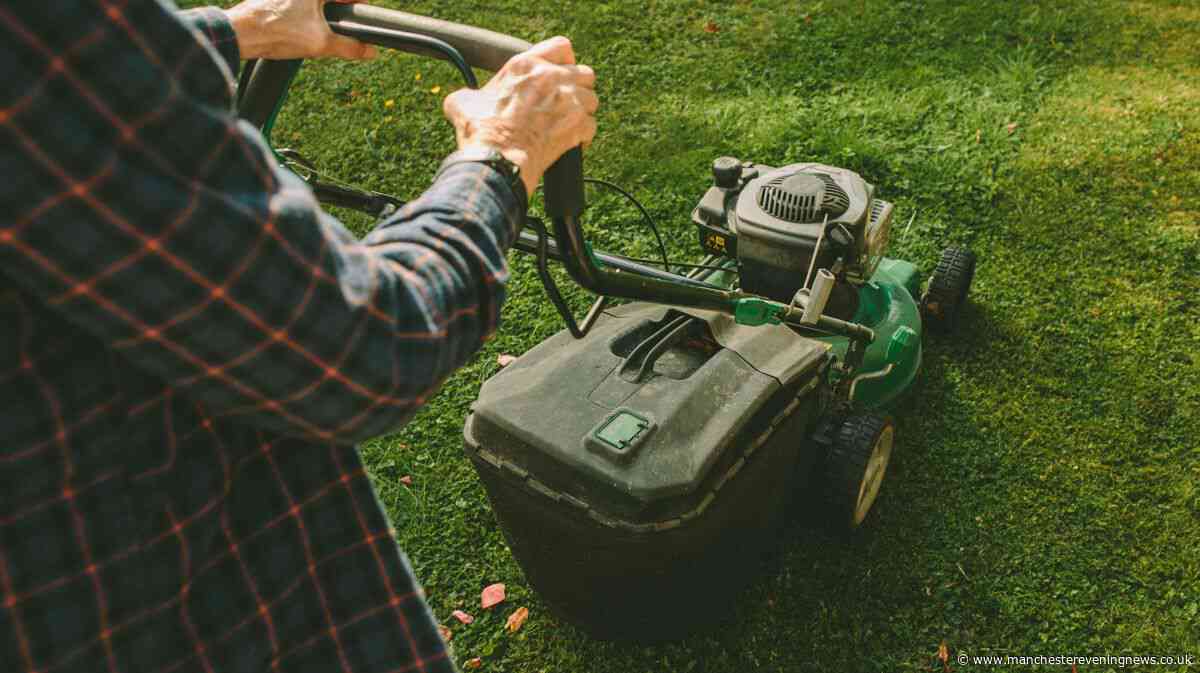The exact date to mow your lawn for the last time before winter hits