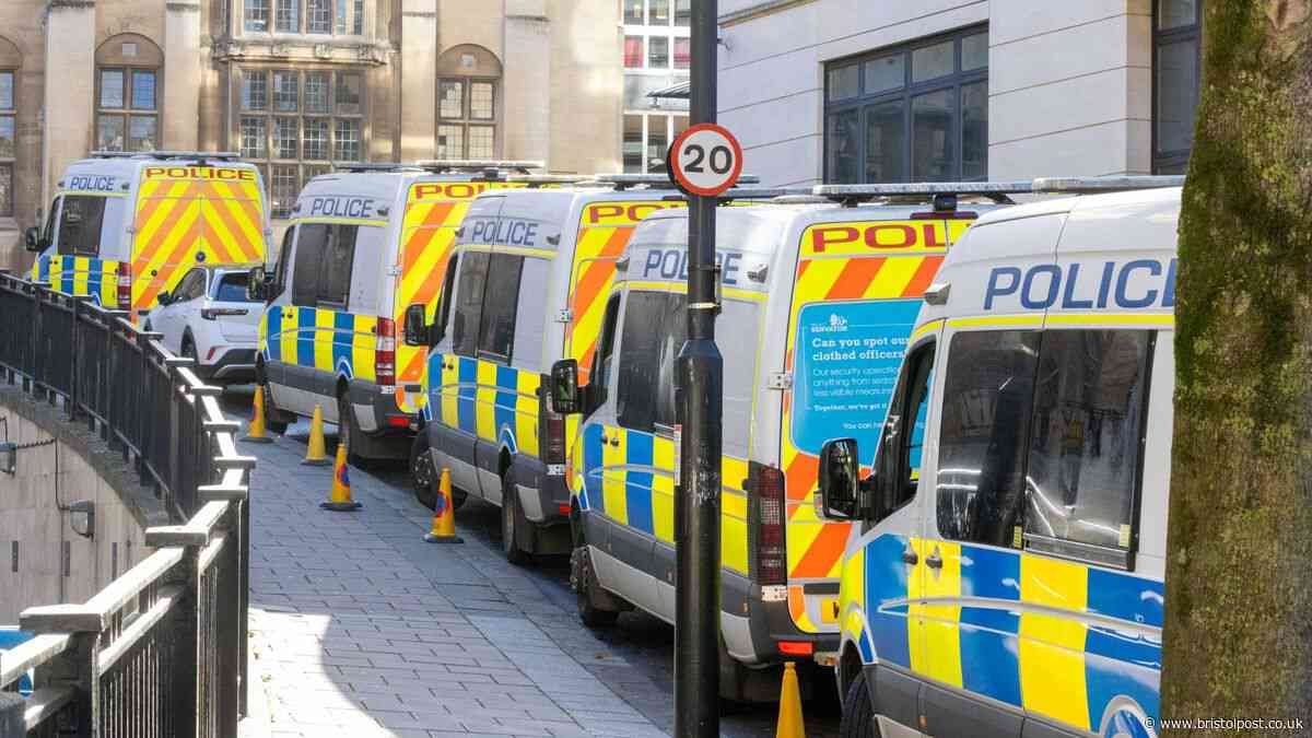 Wearing a face covering during Bristol protest may lead to arrest, police warn