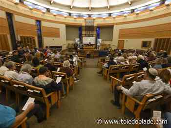 Photo gallery: Mourners gather for Oct. 7 commemoration at Congregation B’nai Israel