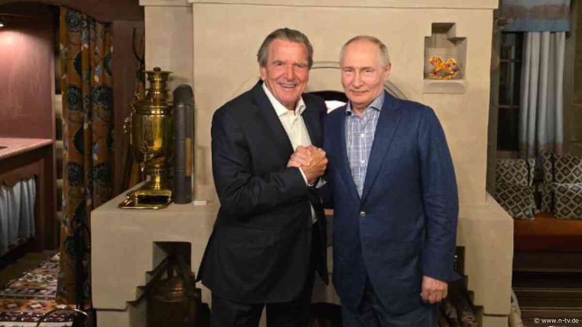 Altkanzler besucht Kremlchef: Schröder feiert Putins Geburtstag in Moskau