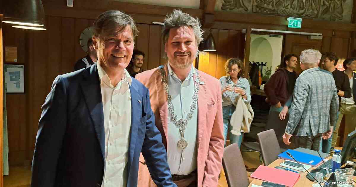 Paul Depla mag nóg eens zes jaar burgemeester blijven: ‘Bedankt dat we jou nog een tijdje mogen lenen’