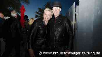 Foto-Galerie: Gothic-Kultband The Sisters of Mercy zieht in Braunschweig 1600 Fans an