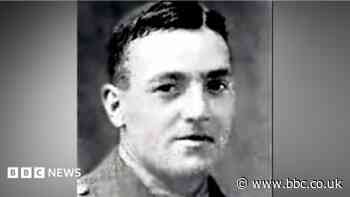 Medal of hero killed in last week of WW1 sells for £130k
