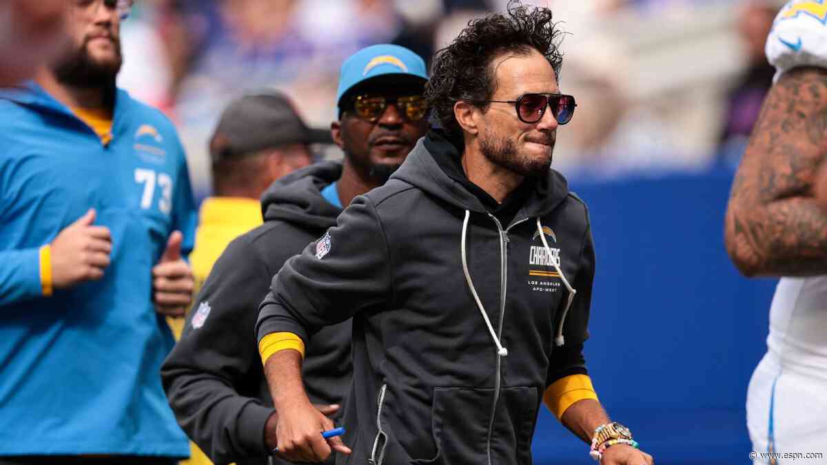 Chargers OC McDaniel understands calls for his firing amid 0-4 start