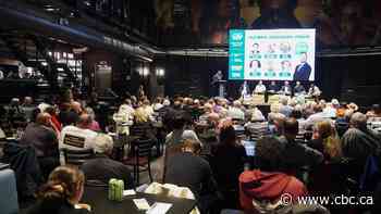 Lakehead University students pack pub to learn about mayoral candidates in Thunder Bay, Ont.