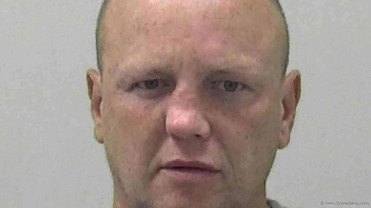 Serial Gateshead crook threatened to stab shop workers during £2,000 theft spree
