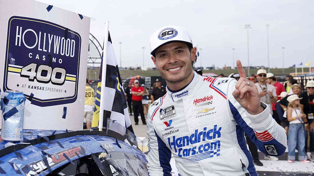Can Kyle Larson Hold Off Denny Hamlin For The NASCAR Cup Series Title?