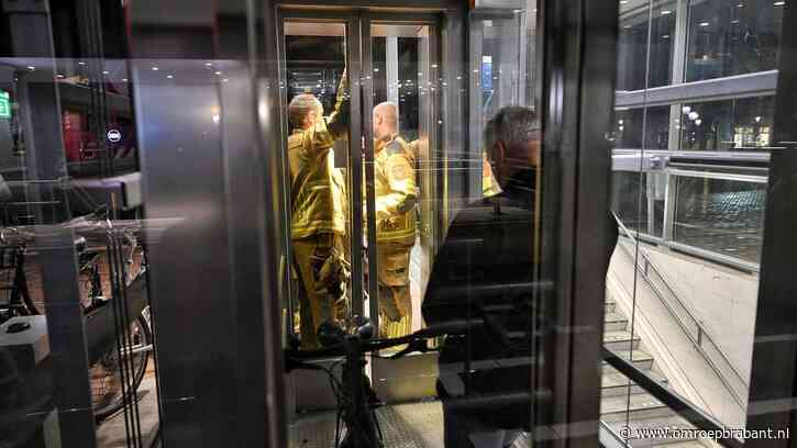 Man twee uur vast in lift station Oisterwijk, brandweer moet hem bevrijden