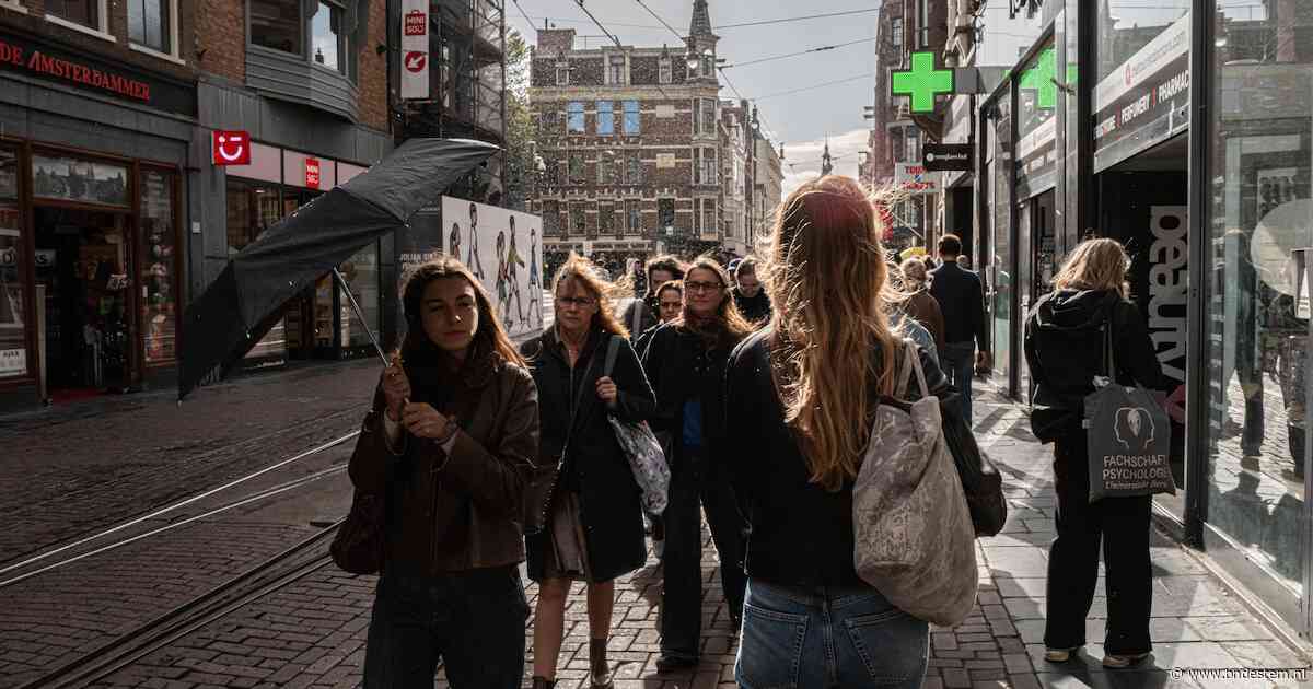Herfstweer zet door: vrijdag kletsnat en onstuimig, weekend blijft wisselvallig