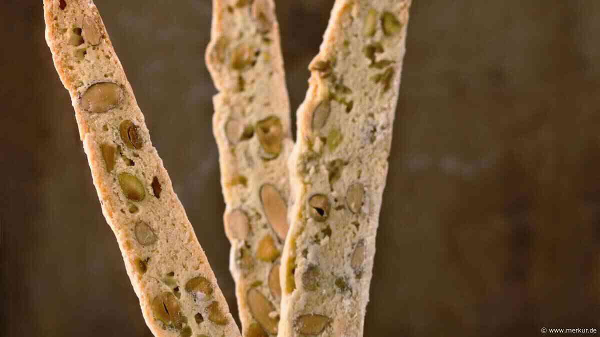 Doppelt gebacken hält besser: Süße Pistazien-Biscotti mit Zitrone, Mandeln und Aprikosen