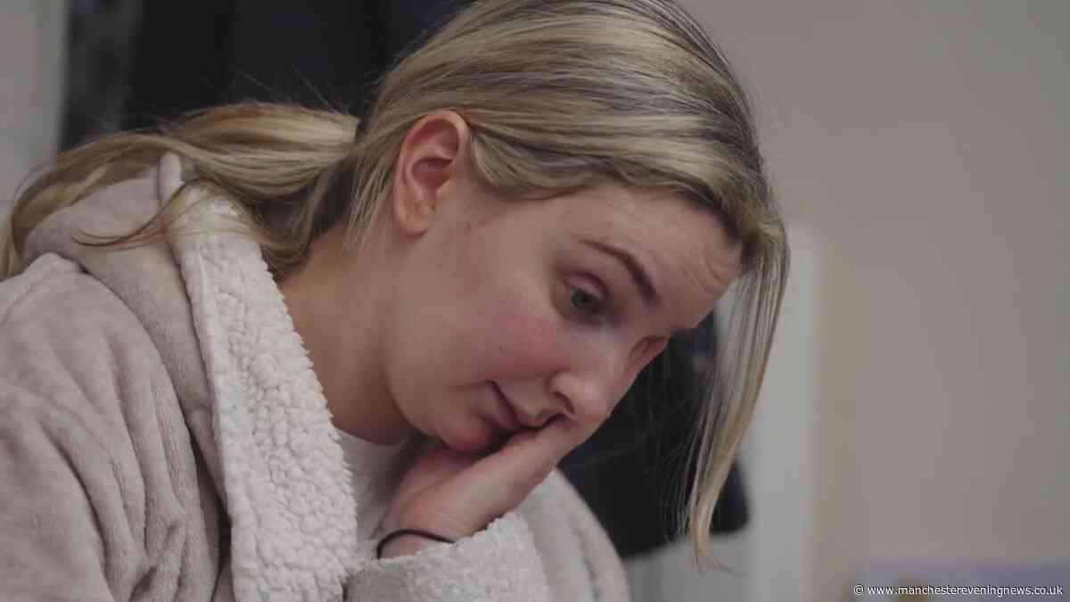 22 Kids and Counting star breaks down after 'struggling with postnatal depression'