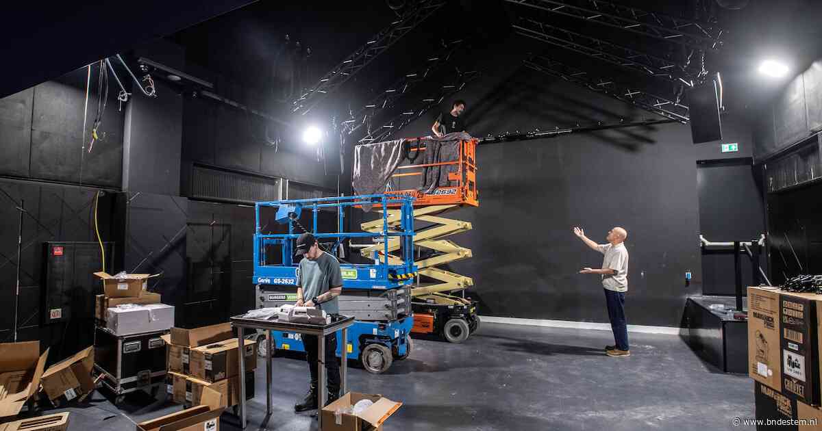 Bredaas poppodium Mezz opent verbouwde kleine zaal: ‘Zo, nu zijn we wel klaar’