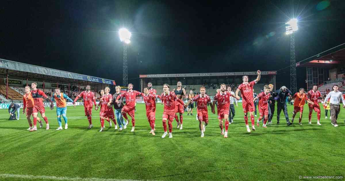 Opvallend detail bij nieuwe coach KV Kortrijk: zat weken voor zijn aanstelling al in de tribune