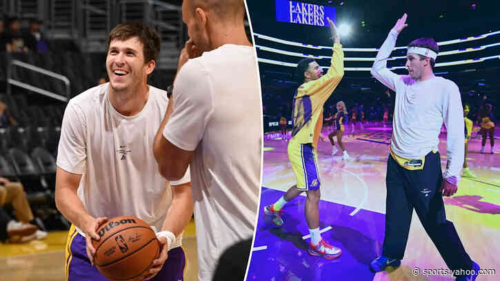 Austin Reaves makes Lakers preseason debut against Kings
