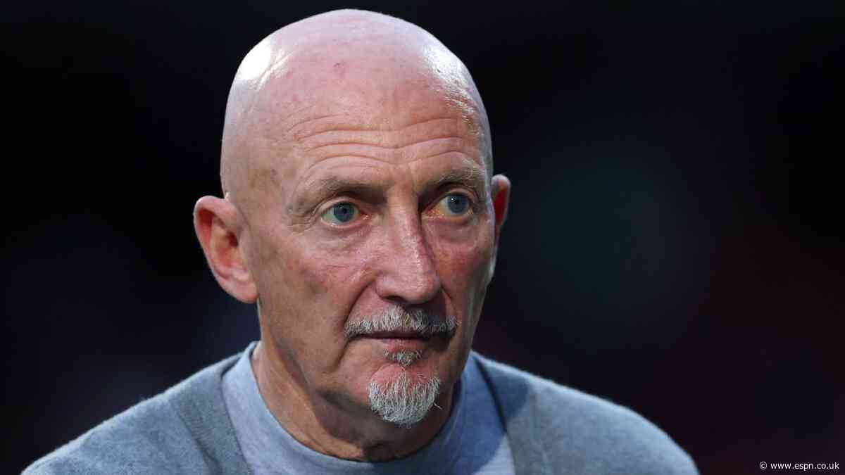 Holloway on Man City: 'I would throw them out'