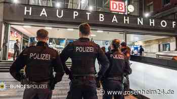 Nach rassistischen Beleidigungen: Mann (60) bedroht Reisenden in München mit Messer