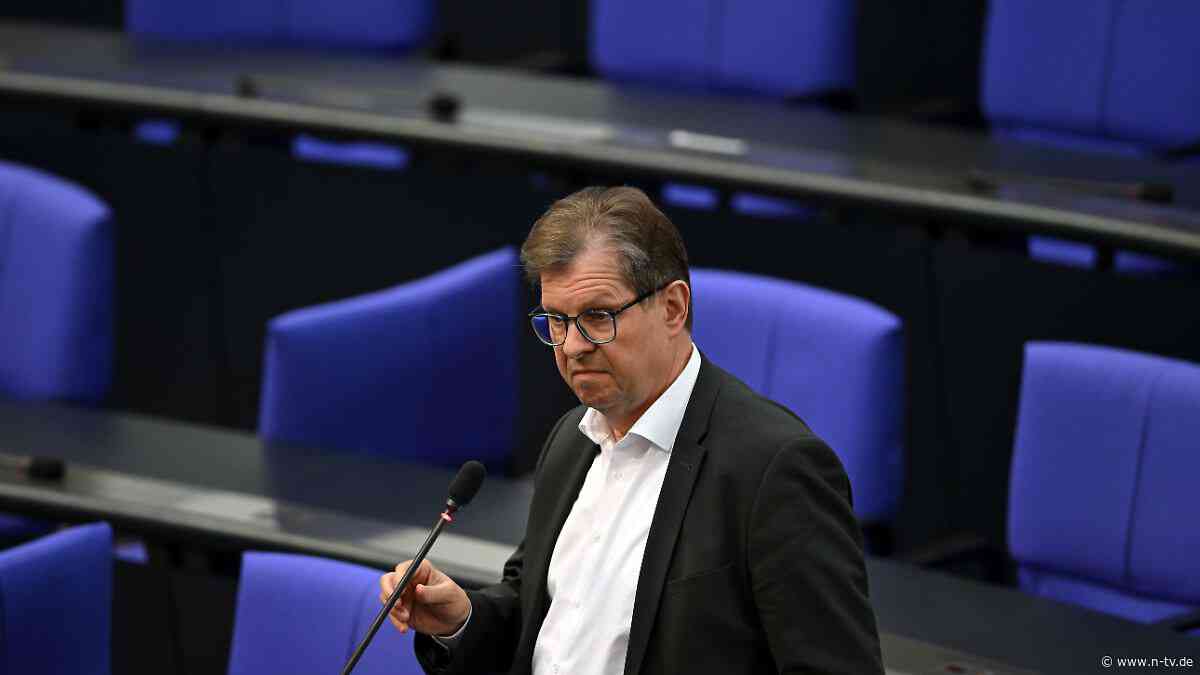 "Er ist gegen den Krieg": SPD-Kollege Stegner lobt Schröders Besuch bei Putin