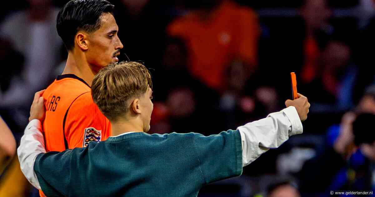 Stadionverbod van vijf jaar voor jonge veldbestormer (13) bij Oranje