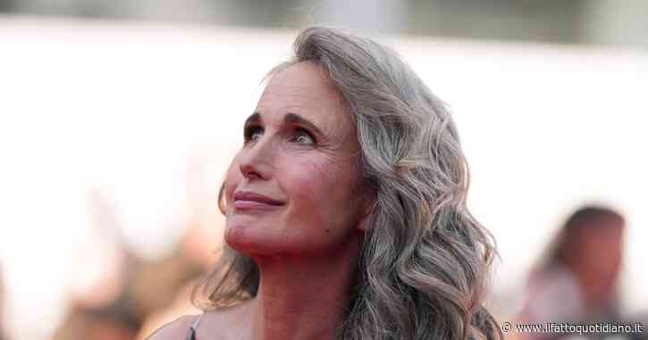 “Non mi piace questa tendenza della magrezza. Penso che essere forti sia bellissimo, io voglio avere cosce forti. Noi donne mature? Se non ci includete, perdete tantissimo”: parla Andie MacDowell