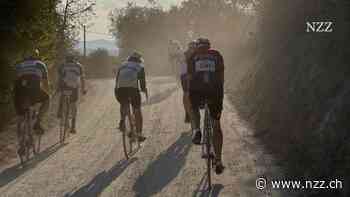 An der grössten Vintage-Velofahrt der Welt quälen sich Tausende über die Schotterstrassen der Toskana. Was suchen sie dort?
