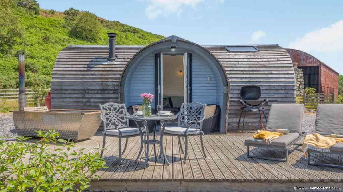 'Romantic' North Wales pod with hot tub and 'panoramic Snowdonia views'