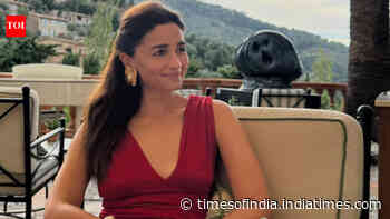 Alia drops vacay PICS, but her caption 'Our Jee Le Zara' steals the show