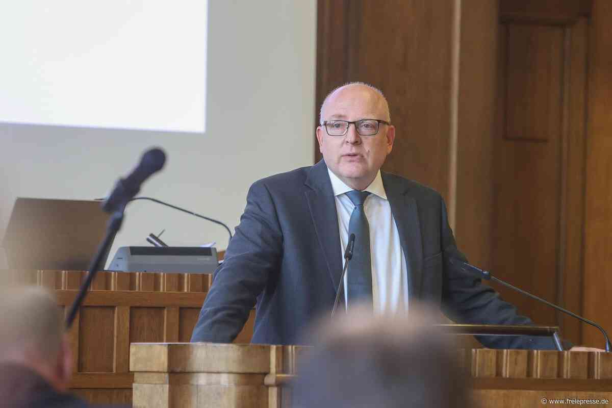 Hickhack im Stadtrat: Chemnitzer OB kassiert erneut Ratsbeschluss gegen rechtsextremen Nachrücker