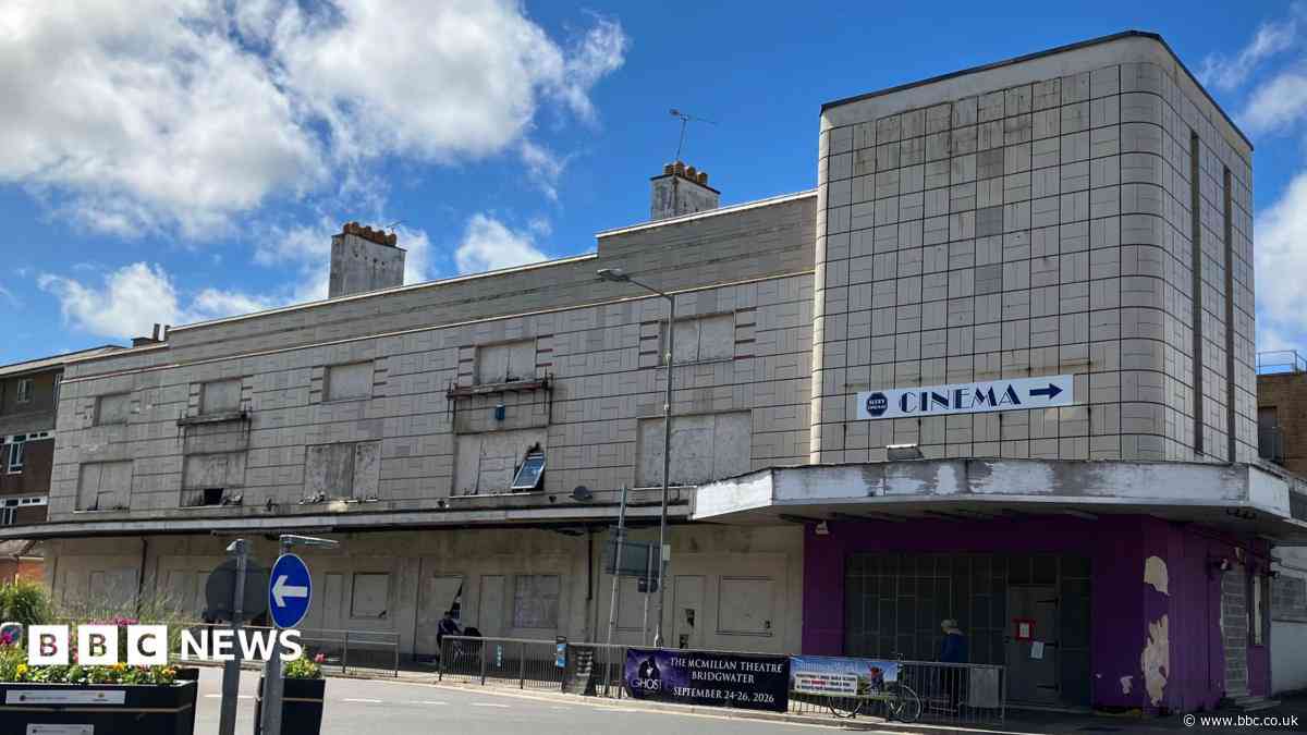 Group 'guarding' derelict cinema told to leave