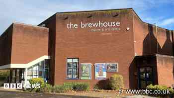 Uncertainty over ticket refunds at closed theatre