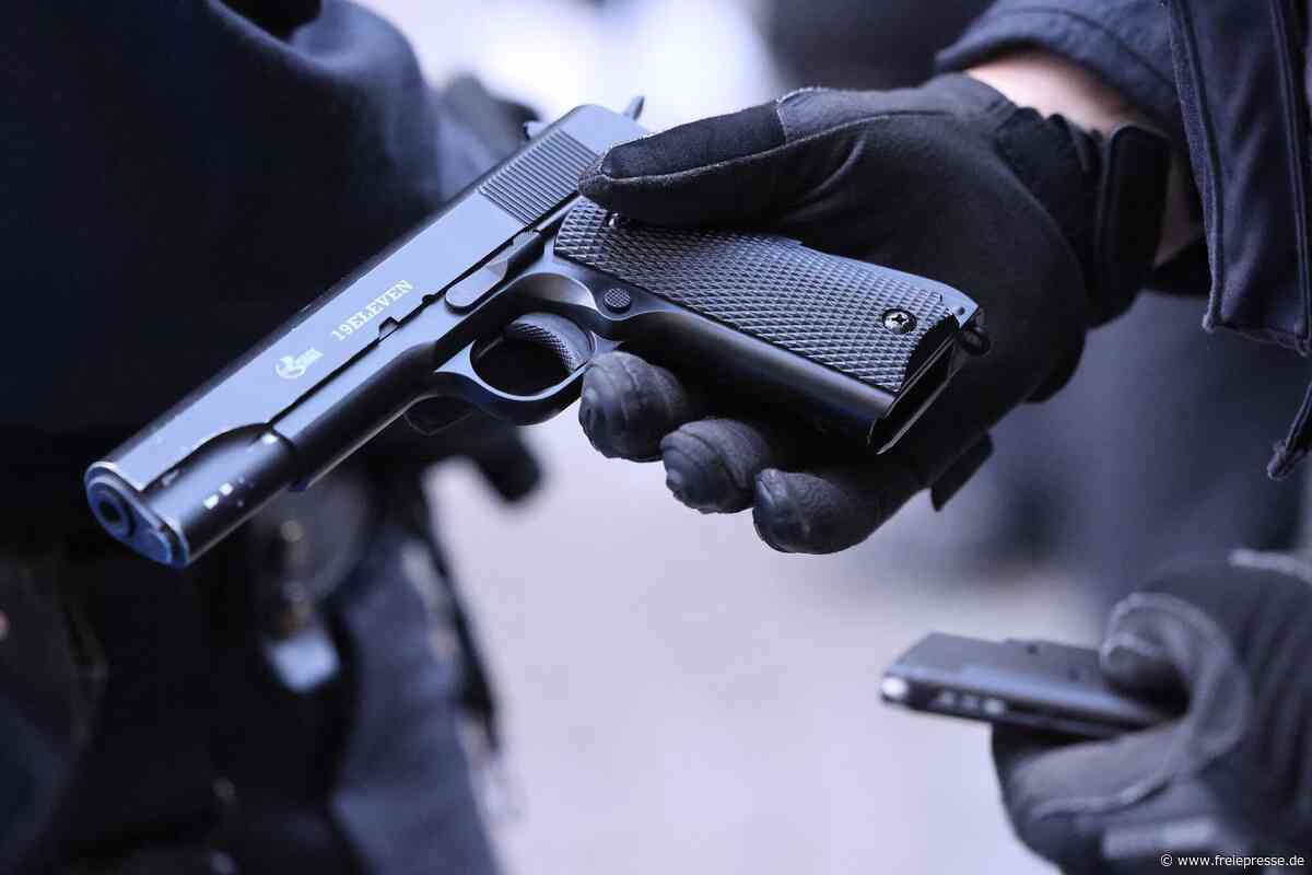 Frau in Chemnitz mit Pistole bedroht