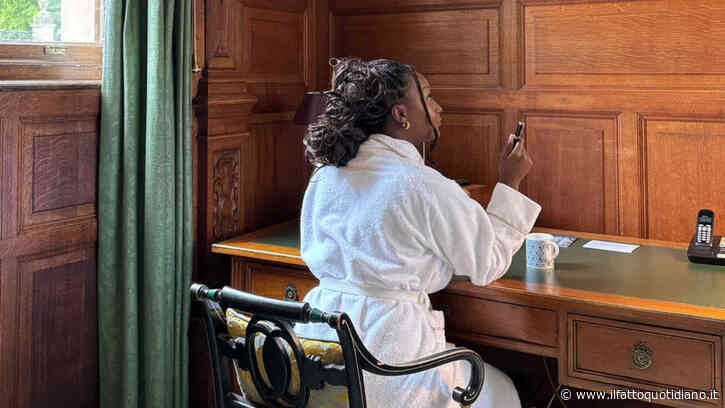 “Ho lasciato il mio lavoro in polizia con pochi risparmi e dopo avere viaggiato per Asia e Australia, sono finita a visitare castelli e luoghi storici. Non ci credevo, ma è diventata la mia professione”: la storia di Jacklynn B.