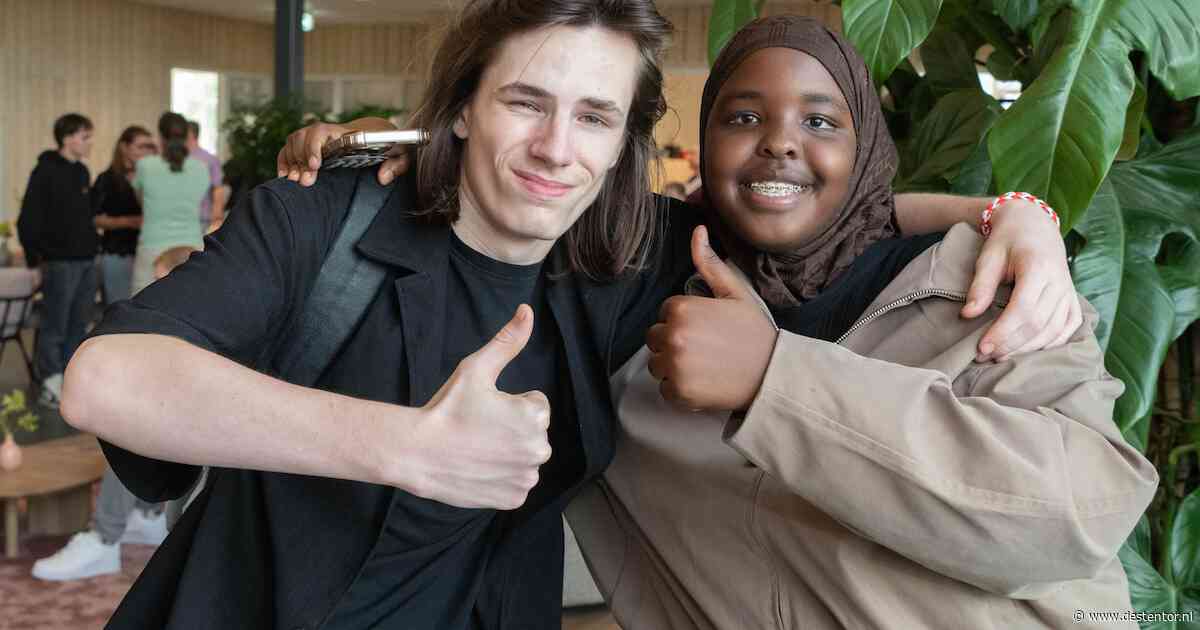 Liam (14) en Sudi (15) gaan nu met plezier naar school: ‘Onze vrienden zijn jaloers’