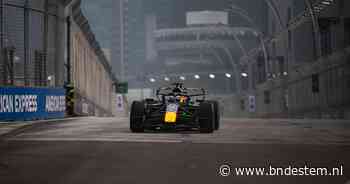 Max Verstappen verrast concurrentie ook op circuit waar hij nooit won en grijpt pole voor sprintrace in Singapore