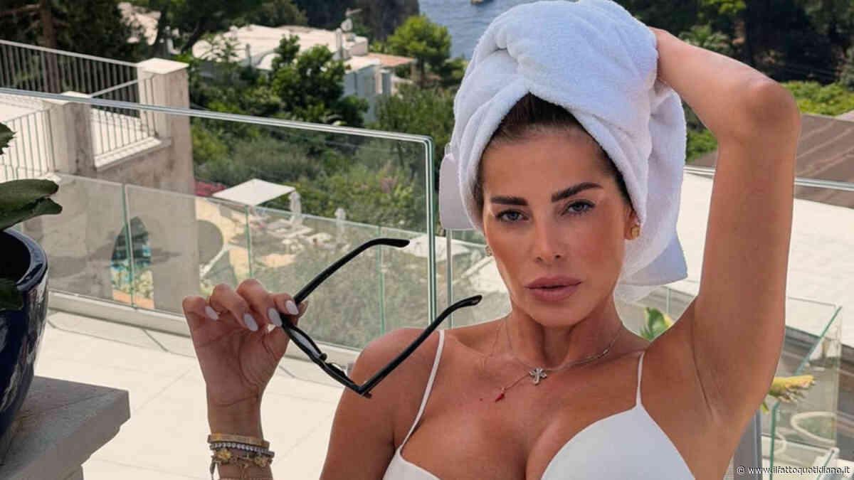 Aida Yespica, incidente all’alba: finisce con la Smart contro cinque cassonetti e due vetture, poi rifiuta l’alcoltest
