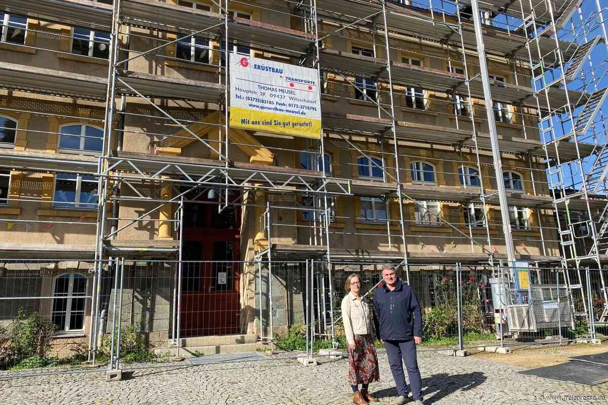 Frische Farbe und Hitzeschutz: Augustusburger Grundschule bekommt neue Fassade