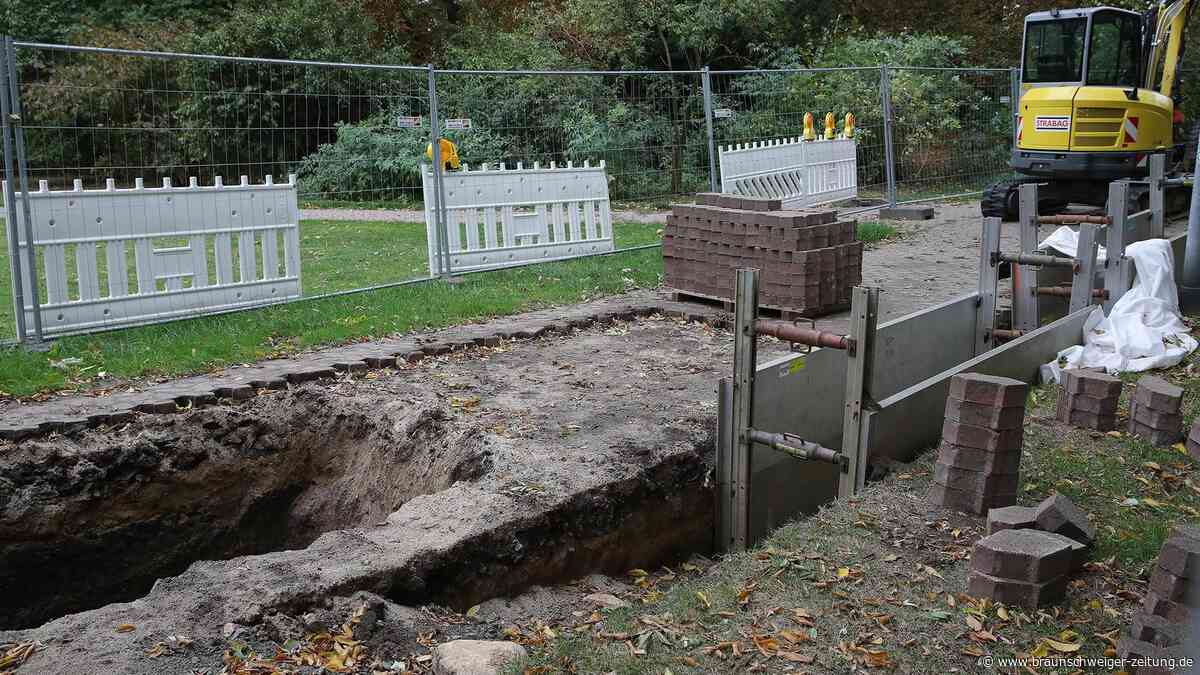 Darum buddeln sich Bauarbeiter in Wolfsburg mitten durch einen Schlosspark