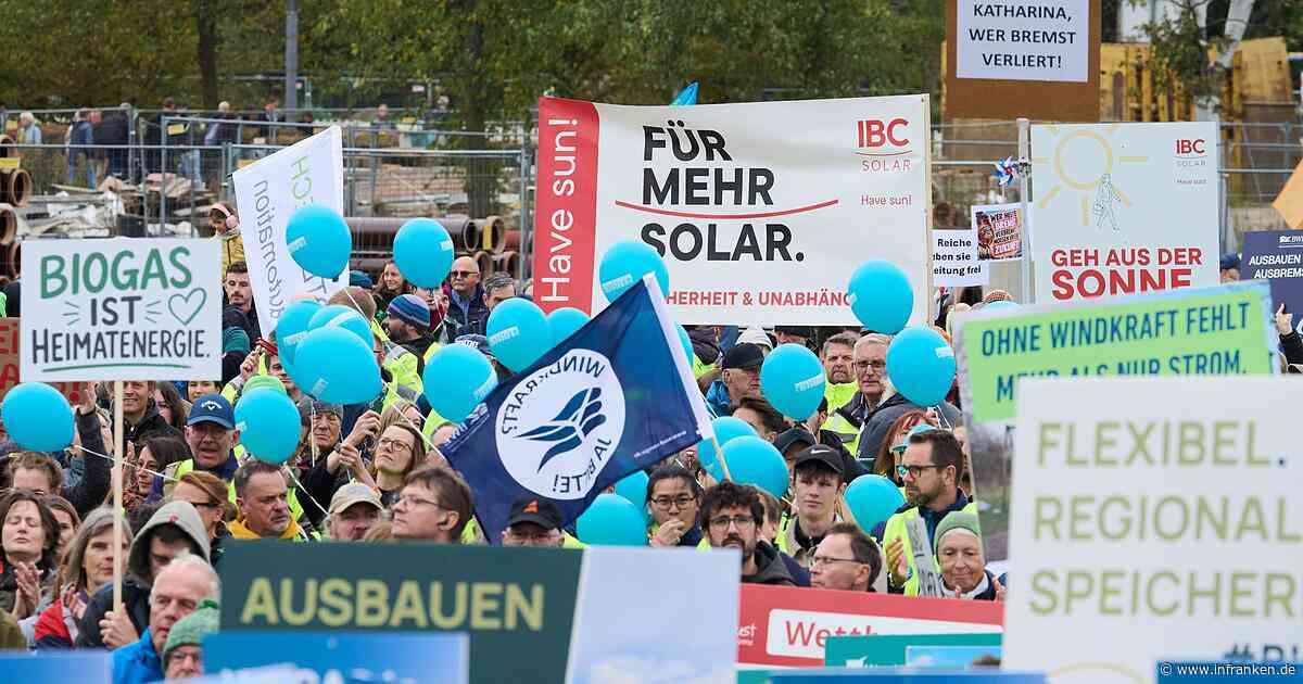 «Erneuerbar, unverzichtbar» - Demo gegen Energie-Reform