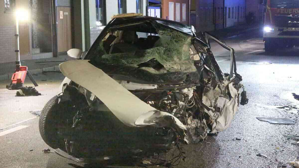 Mit 104 km/h gegen Hauswand: Beifahrer (20) steht wegen fahrlässiger Tötung vor Gericht