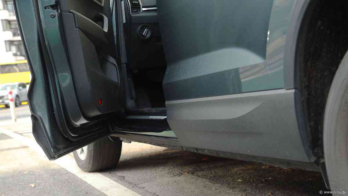 Urteil aus dem Verkehrsrecht: Dooring-Unfall mit Motorrad: Haftet allein der Türöffner?