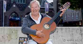 Straatmuzikant Henk (77) begon pas op zijn 63ste gitaar te spelen: ‘Je weet nooit welke herinnering je bij iemand naar bovenhaalt’