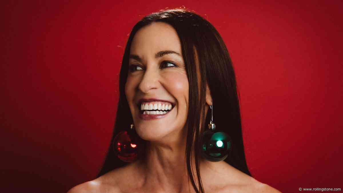 Alanis Morissette Is Dropping a Holiday Album