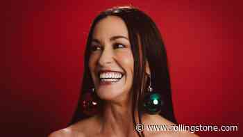 Alanis Morissette Is Dropping a Holiday Album