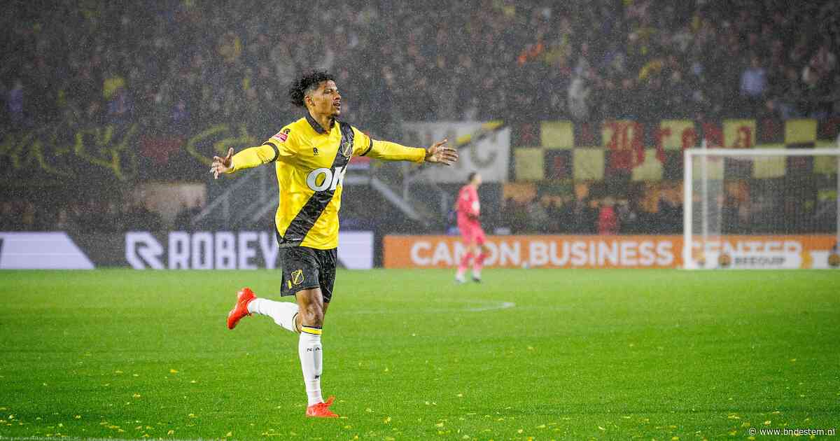 LIVE | NAC valt stil tegen MVV, Kruys roept spelers naar de kant tijdens blessurehandeling