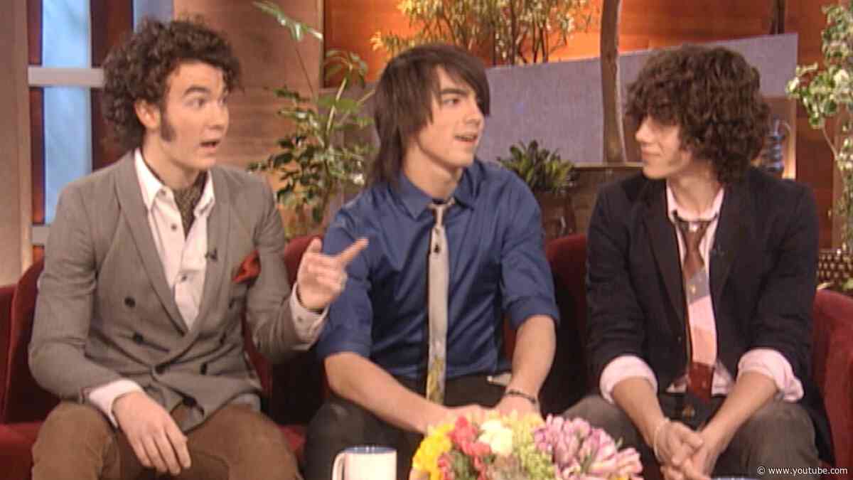 The Jonas Brothers React to Joe’s Viral AMAs Fall