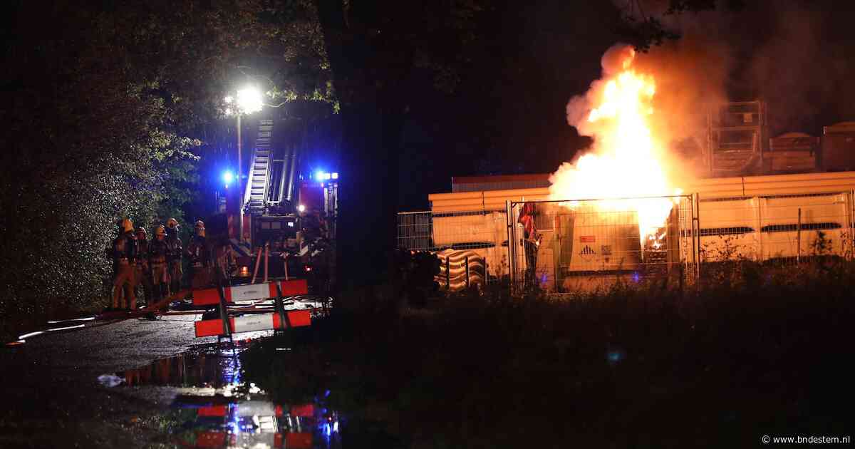 Veel rookontwikkeling bij brand in mobiele energieopslag op bouwplaats in Hoogerheide