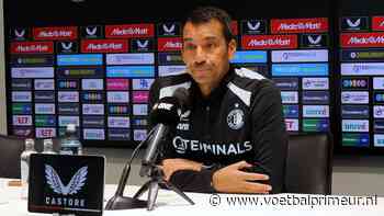 Van Bronckhorst deelt 'positieve' medische updates: 'Zit dicht tegen de groep aan'