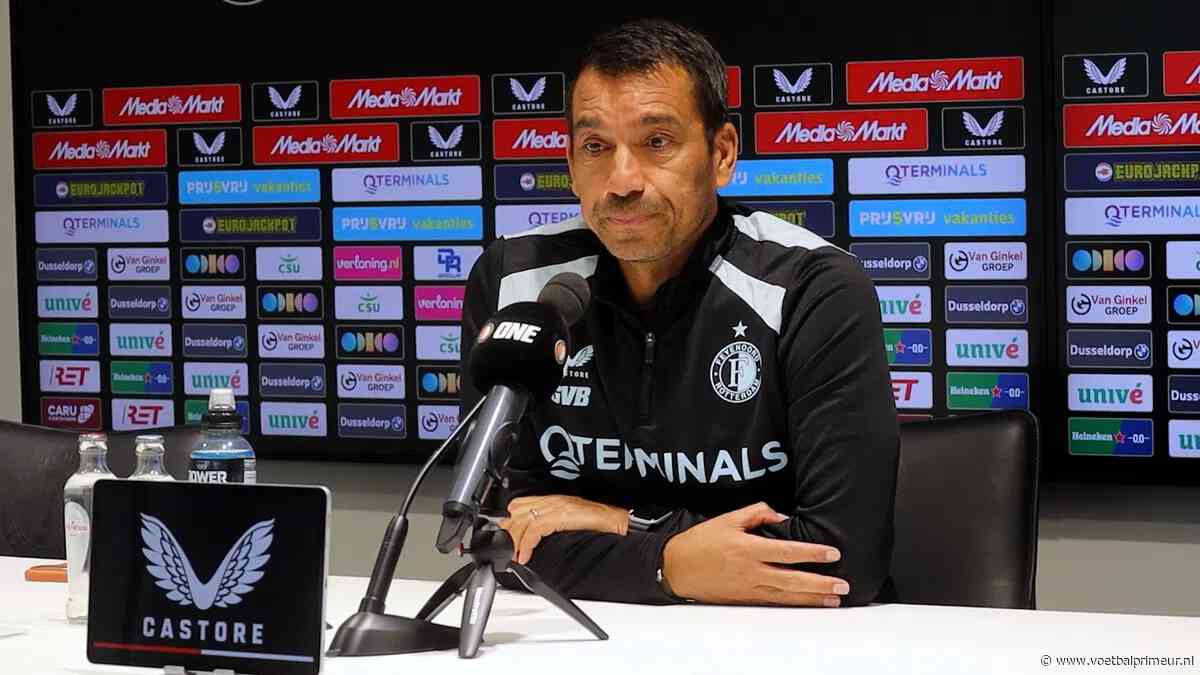 Van Bronckhorst deelt 'positieve' medische updates: 'Zit dicht tegen de groep aan'