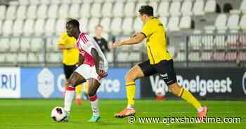 Jong Ajax verliest met ruime cijfers van VVV-Venlo en eindigt duel met tien man
